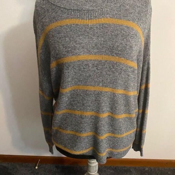 American Eagle Gray, Mustard Yellow jegging sweater, size S/P - Picture 1 of 3